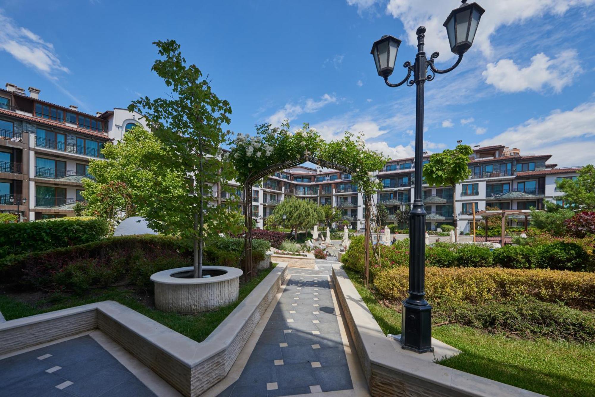 Aparthotel Boutique Rose Gardens Pomorie Extérieur photo