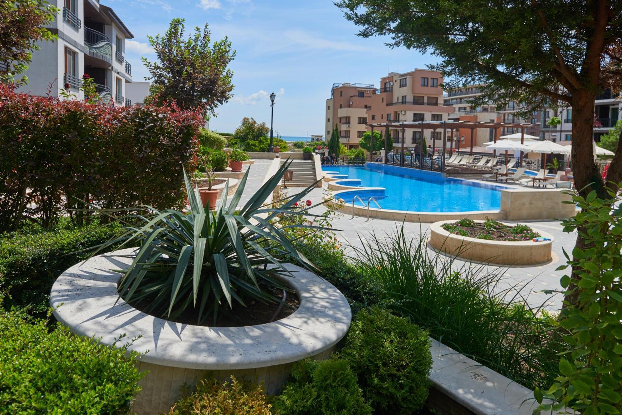 Aparthotel Boutique Rose Gardens Pomorie Extérieur photo